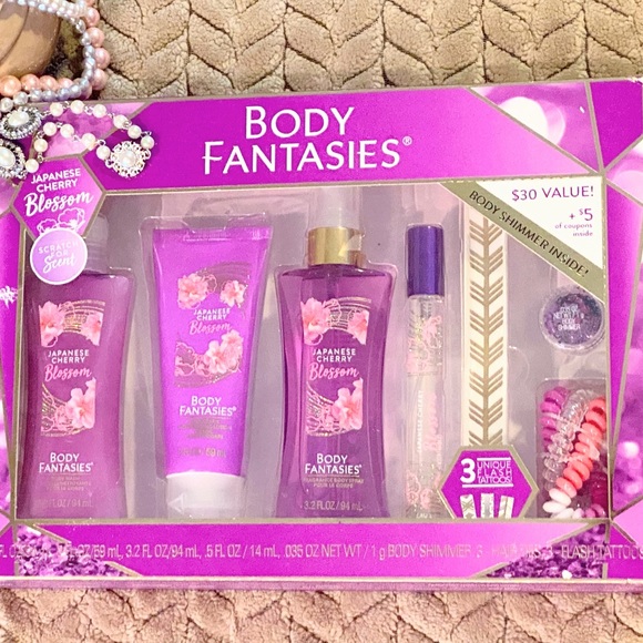 🍒Body Fantasies Japanese Cherry Blossom 4pc Set🍒 - Picture 1 of 3